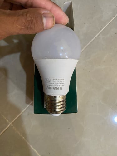 អំពូលភ្លើងប្រភេទE27