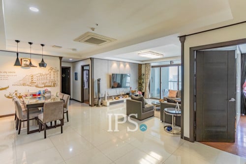 #FORSALE Luxury 3-Bedroom Condo✨🍃-📍De Castle Royal, BKK1, Phnom Penh