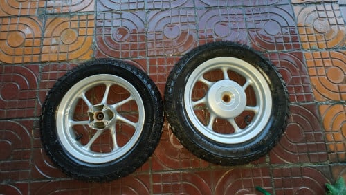 លក់កាំម៉ូតូ និងសំបក Honda scoopy 019 សំបក និងកាំនៅថ្មី តម្លៃ 70$