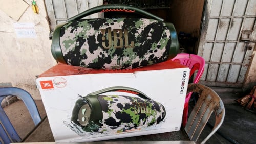 លក់JBL Boombox 3 នឹងម៉ៃM8