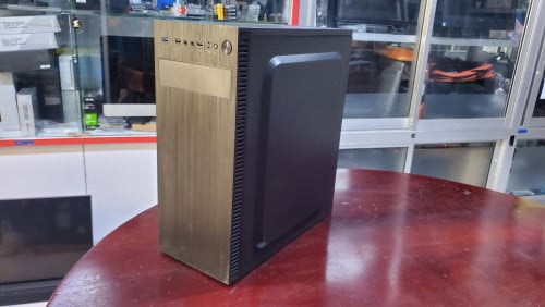 Case ATX មួយទឹកនៅស្អាត មាន USB 3.0