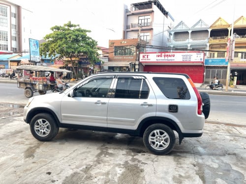 CRV ឆ្នាំ 2002 ឡានស្អាត គ្រឿងក្នុងថ្មី មិនបុកមិនប៉ះ មុខក្រោយស្អាត