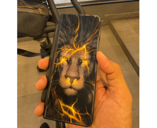 Fold​5​ 1T​ ក្រុមហ៊ុន​ បានទិញថ្មី