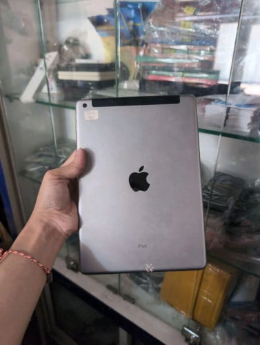 Ipad 5 generation 32g sim& wifi 96%