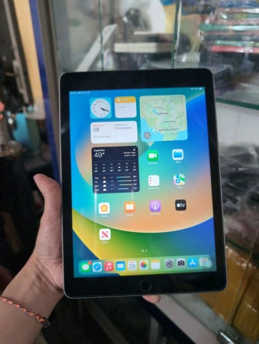 Ipad 5 generation 32g sim& wifi 96%