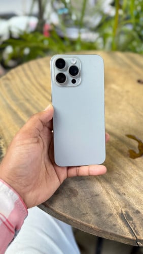 iPhone 15proMax 256G 99% ថ្មនៅ98% ណែន ប្រើបិទស្គុតមួយជុំ