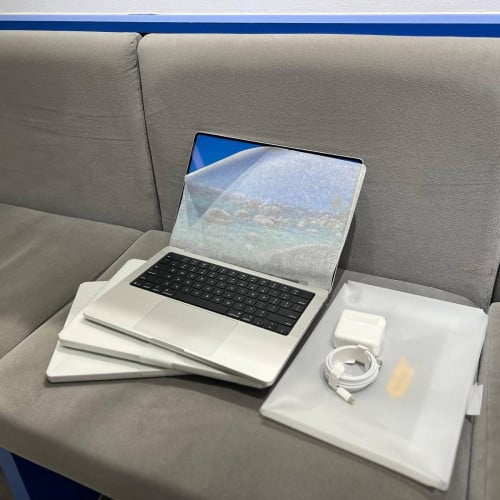 It’s M5 MacBook Pro Silver Last Stock 🚀 PRODUCT LL/A NO-Active 🇺🇸 NEWNOBOX