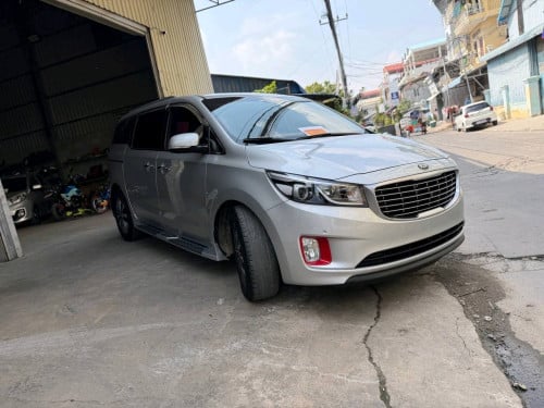 Kia carnival 2018full option ទ្វាអូតូបីមាន360