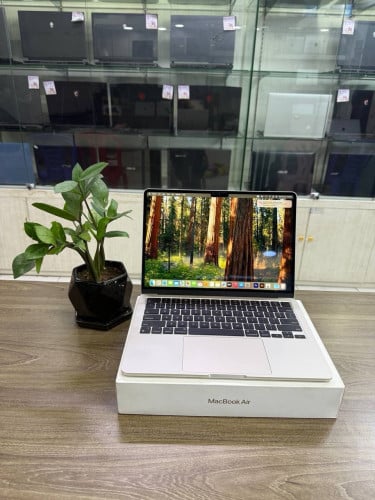 MacBook Air M2 99.99999% Like New