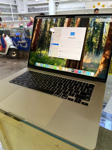 MacBook m4 ram 24g 512g 15.3inch ស្អាត 99% ព័ណ មាស មានតែកុំព្យូទ័រ