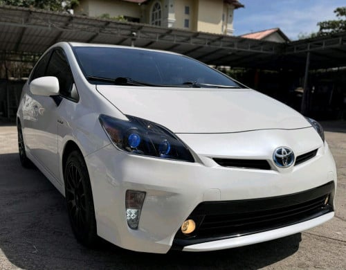 Prius 2013 option3 ថ្នាំសុីននៅ95% ខ្ចីណាស់ អត់បុកប៉ះ