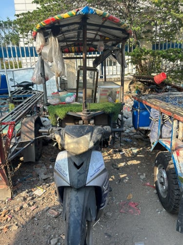 លក់រម៉ក និងម៉ូតូអូសពីក្រោយ