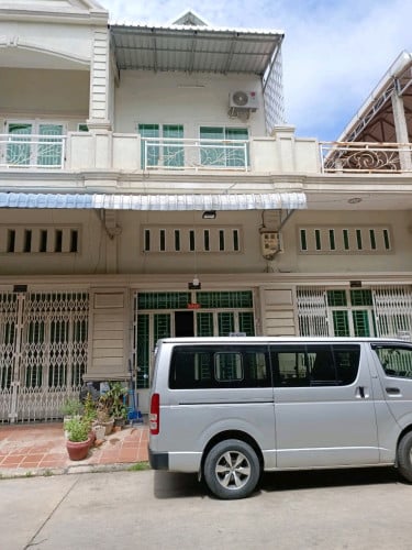 ផ្ទះលក់ក្នុងបុរីសុខសាន្តមនោរម្យ