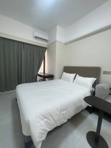 ខុនដូជួល សម្ភារះពេញគ្រប់មុខ កណ្ដាលក្រុងនិងធំទុលាយ