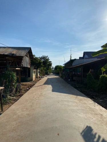 លក់ជាប់ដីមាត់ទន្លេ