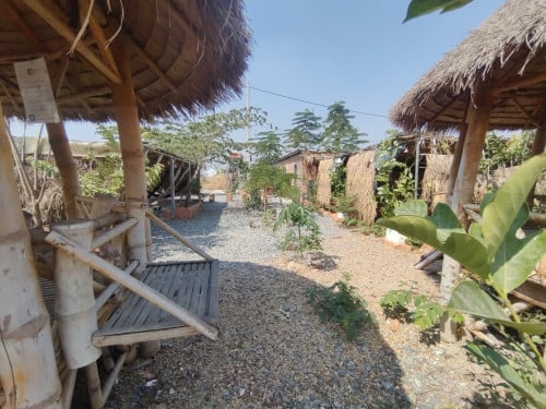 ដីលក់ មានហាងស្រាប់