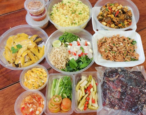 មាន់ទឹកស៊ីអ៊ីវ ស៊ុបអន្ទង់ និងម្ហូបកុម៉្មង់