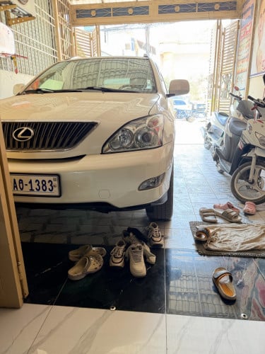 ឡានជិះលកណះគ្រួសារចង់លក់RX330 ពាក់កណ្តាលហ្វោល ប៉ុងមួយ