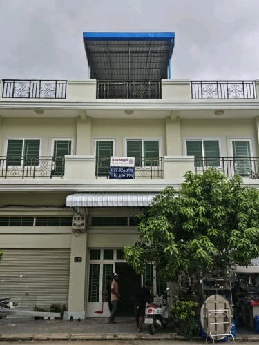លក់បន្ទាន់ទីតាំងល្អសំណង់រឹងមាំ