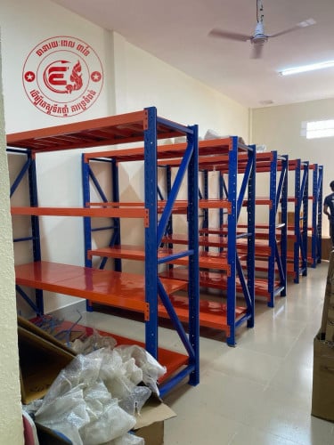 ធ្នើឃ្លាំង