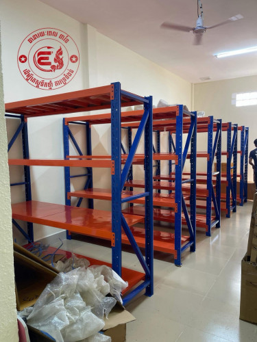 ធ្នើឃ្លាំង