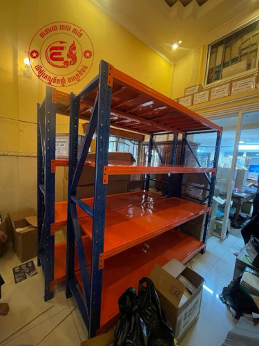 ធ្នើឃ្លាំង