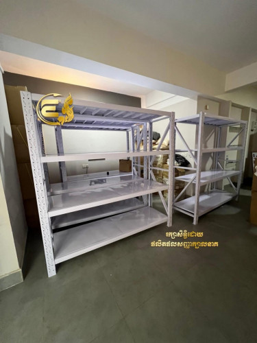 ធ្នើឃ្លាំង