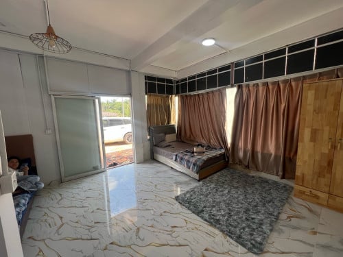 បន្ទប់ជួលជាន់ផ្ទាល់ដី សង្កាត់1 ឃ្លាំងលើ