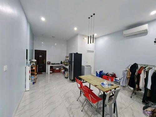 លក់ផ្ទះជាន់ទី 2 មុខស្ពានអាកាសក្បាលថ្នល់