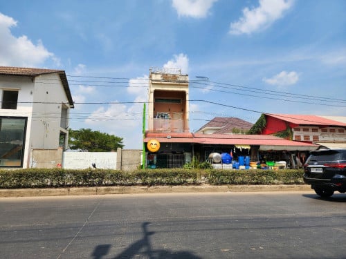 ផ្ទះអាជីវកម្ម ចងលក់ (ផ្លូ 2004 )