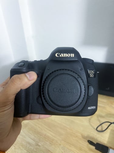 លក់ Camera 5D mark III នៅ97% ស្អាត តម្លៃ 300$ ឬវ៉ៃដូចជាមួយ A6400 ថែមលុយ