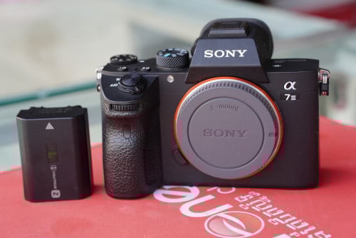 លក់ Sony A7 M3 នៅស្អាត់ 97%