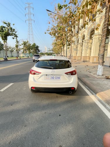 Car for sale Mazda3 ប្រភេទឡានខ្លាញ់គោ ទិញពីម្ចាស់ដើមឡានស្អាត full មានស្លាយកុងទរ័ ៕