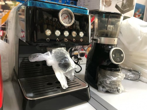 Grinder and coffee expresso machine