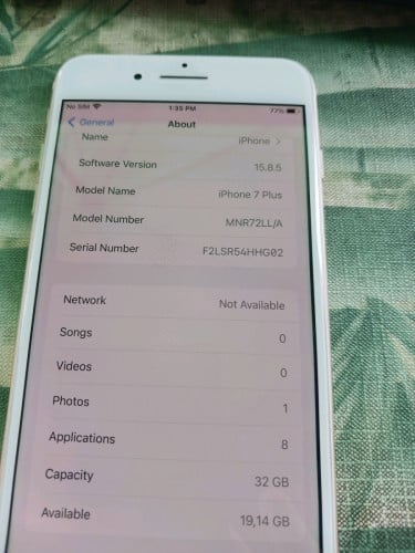 Iphone7+. 32G  ស្កេនក្រយ៉ៅ អេក្រង់ហ្សីន cameraមុកស្អាត ខាងក្រោយខូចx1. X2 ដើរធម្មតា only phone