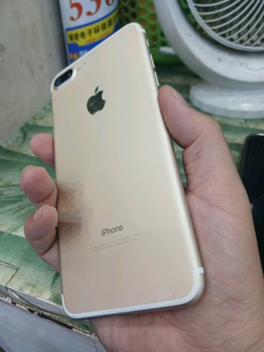 Iphone7+ 32G.  ស្កេនក្រយ៉ៅ។ អេក្រង់ហ្សីន កាម៉ាមុខអេម ខាងក្រោយ x1ខូច X2 ដើរធម្មតា only phone