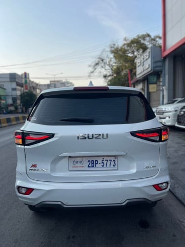 Isuzu MU-X 2023