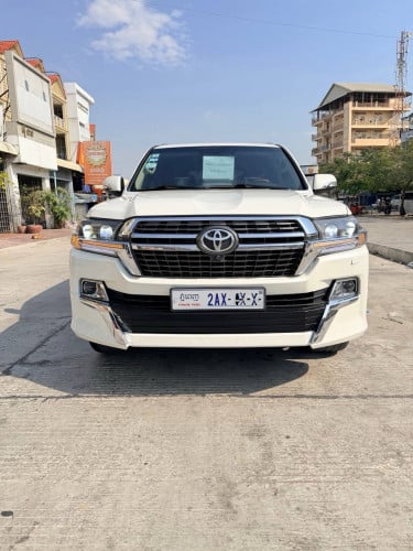 Land Crniser 2010ឡេីង​2021 GXR V6 សាំង​ ទឹកថ្នាំបាញ់តែកន្លែងឡើងស៊េរីទេ