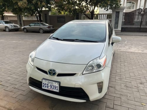 Prius 2014 with FULL INSURANCE