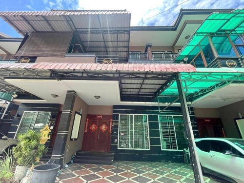 Link house for rent at Teuk Thla