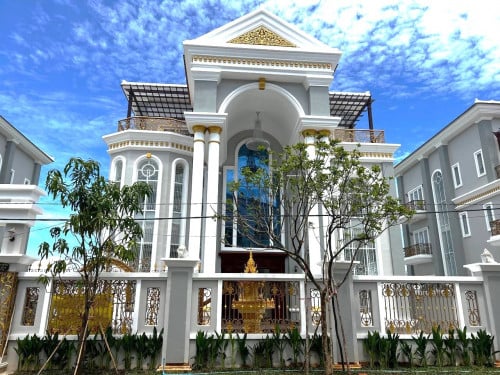 MODERN VILLA FOR RENT IN BOREY VIMEAN PHNOM PENH STREET 598