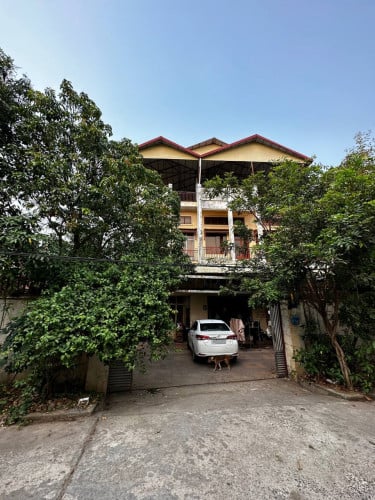 Plot Land with 3 Houses for Sale Boeung Tumpun