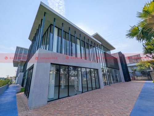 Retail or Office Building for Lease On A Major Road In Russei Keo