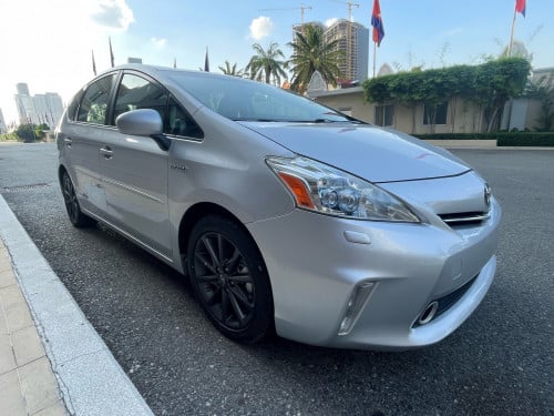 Toyota Prius-V option 5