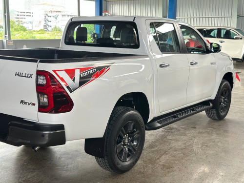 Toyota V edition 2026 ថ្មី100% ទិញភ្លាមបានភ្មាមមិនបាច់ចាំ