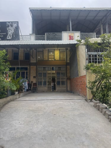 ផ្ទះលក់ចោមចៅ