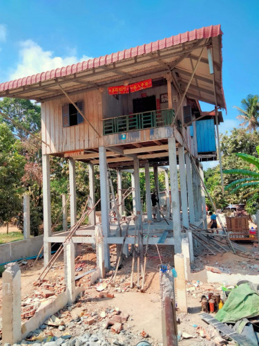 ជាងឈឿន ស្ទូចផ្ទះឈើ