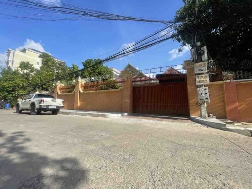 វីឡាសម្រាប់លក់ នៅផ្សារដើមថ្កូវ