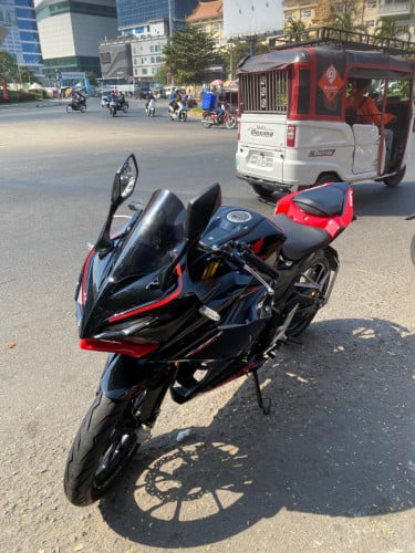 ម៉៉ូតូលក់