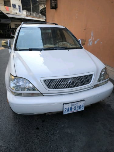 ឡានលក់ លុចស៊ីសឆ្នាំ 02 ប៉ុងពីរ